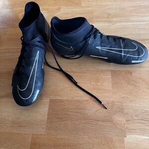 Nike Black and White Athletic Shoes